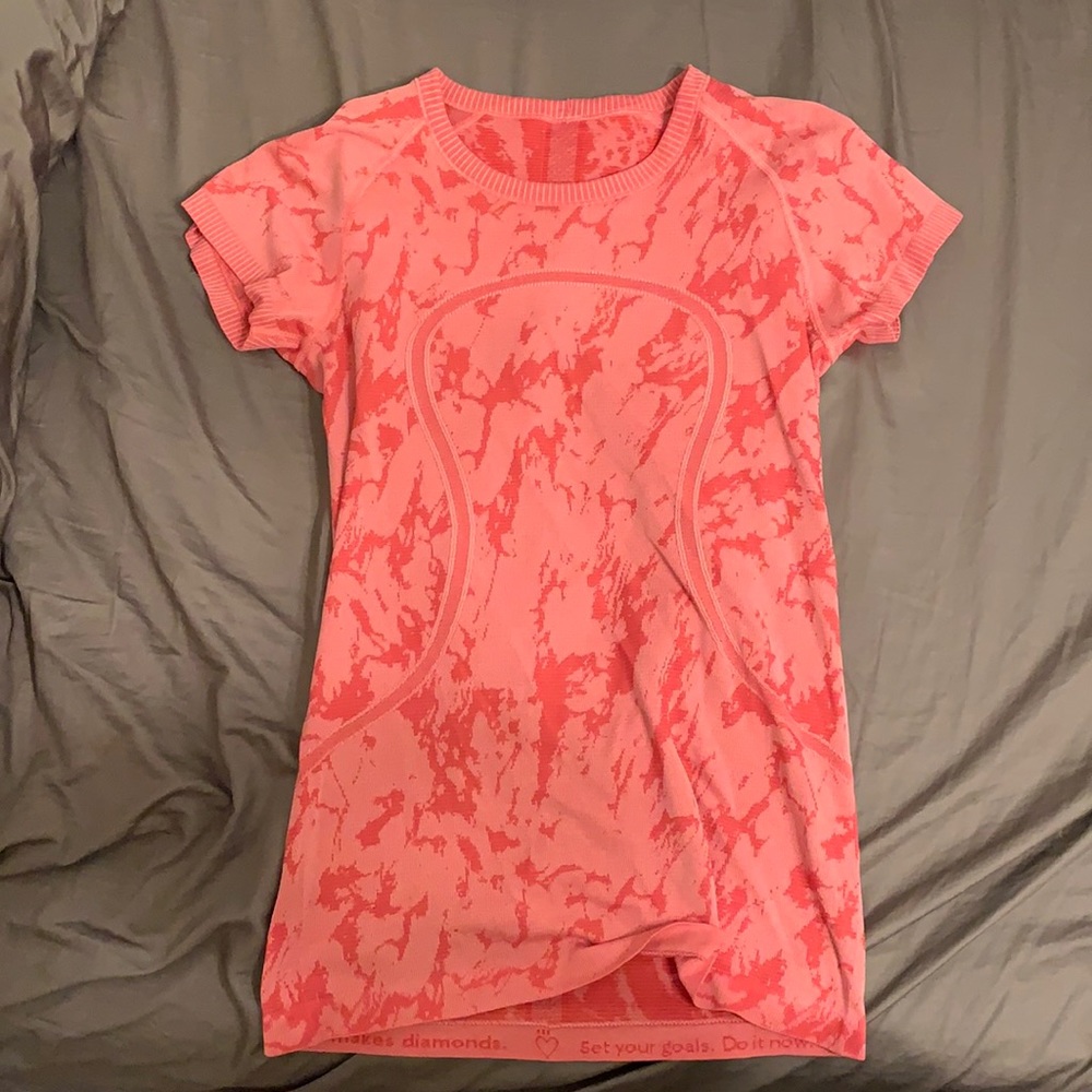 Lululemon pink shirt